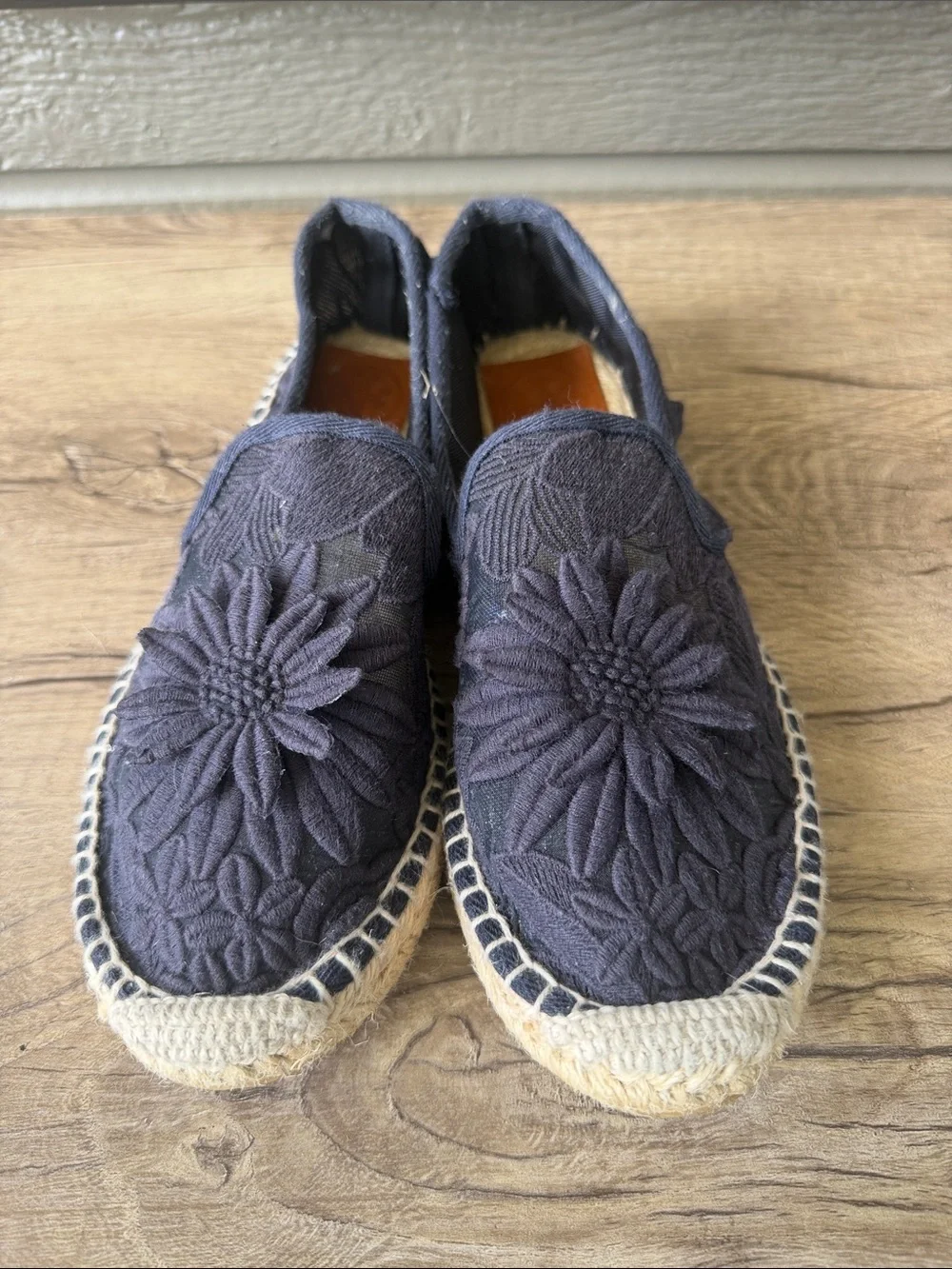 Tory Burch Women’s Espadrille Slip-On Shoe with Floral Applique size 7.5